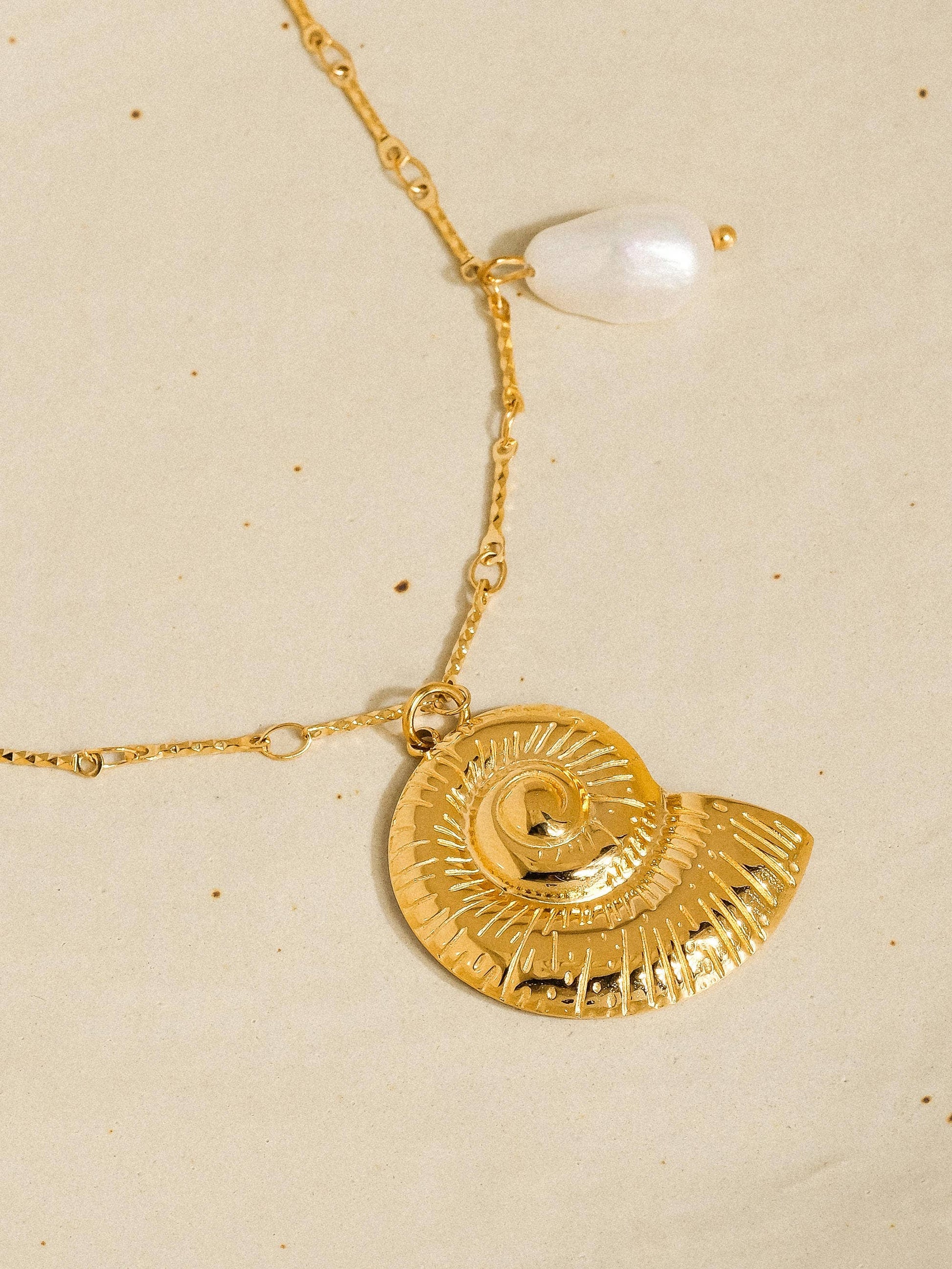 Viola 18K Gold Plated Non-Tarnish Statement Shell Pearl Necklace: Yellow Gold