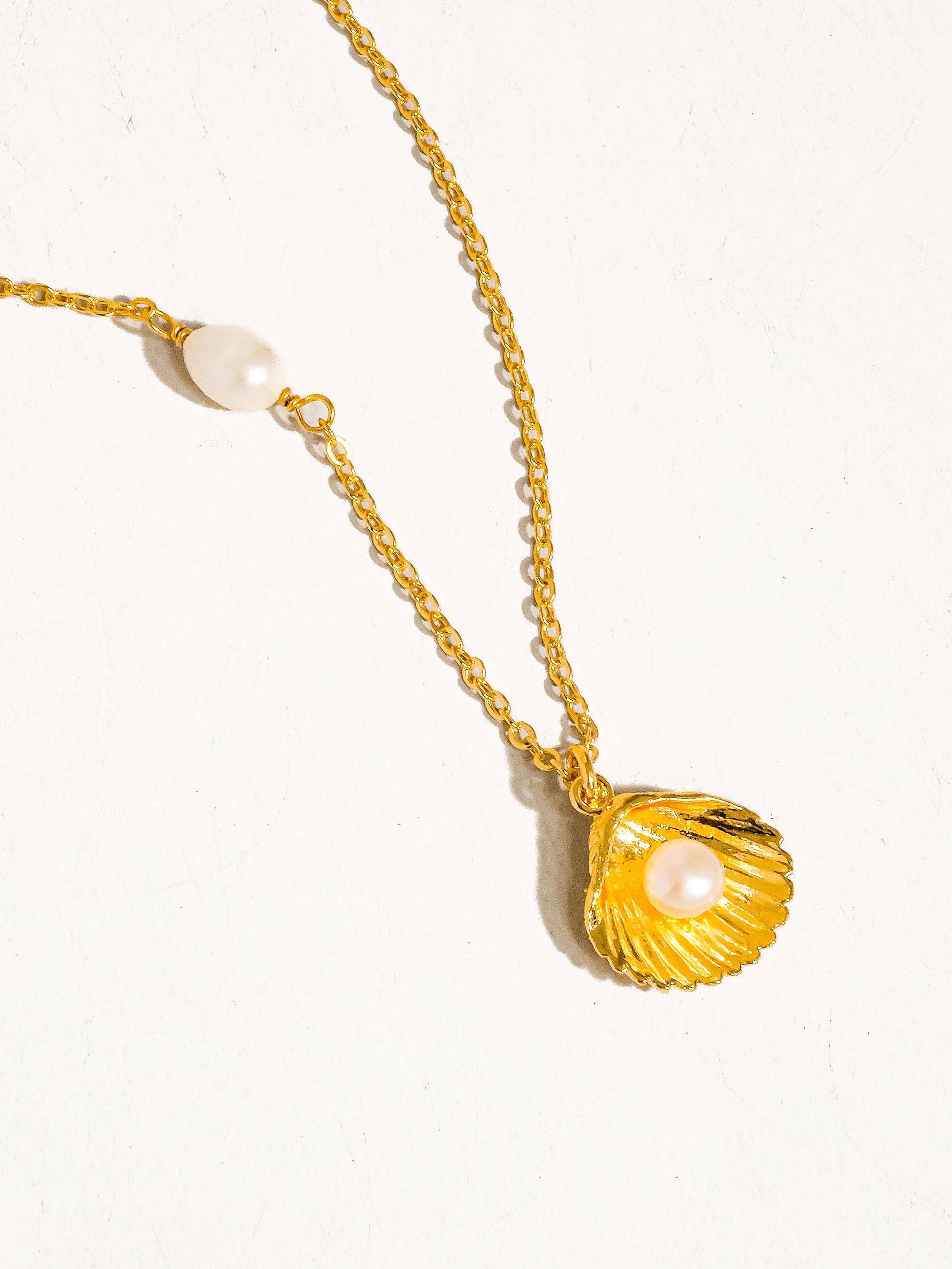 Daphne 18K Gold Plated Pearl Shell Necklace: Yellow Gold