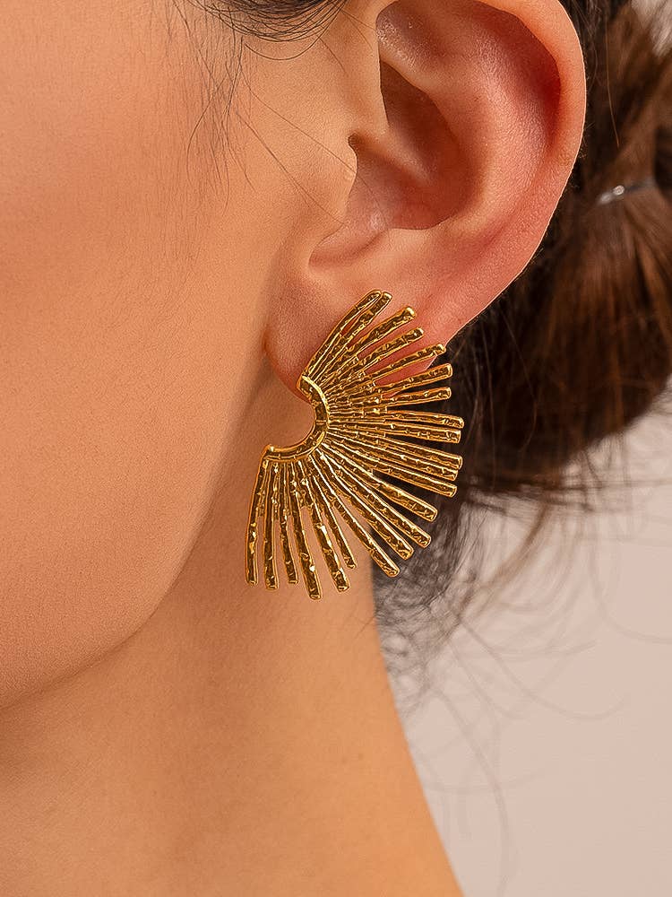 Bisous 18K Gold Plated Non-Tarnish Sunburst Earring: Yellow Gold