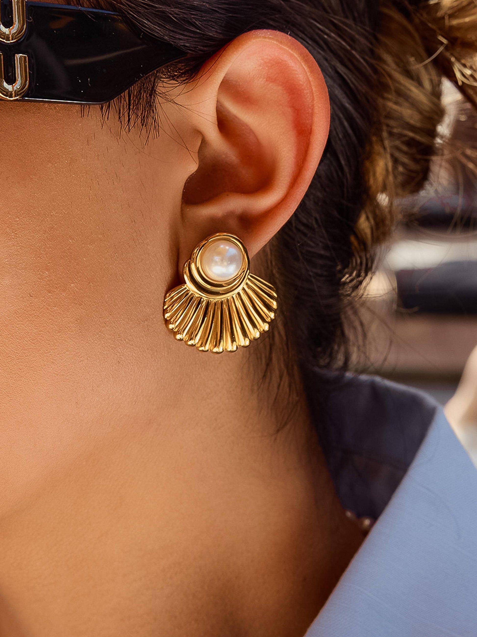 Lennox 18K Gold Plated Non-Tarnish Shell Earring: Yellow Gold