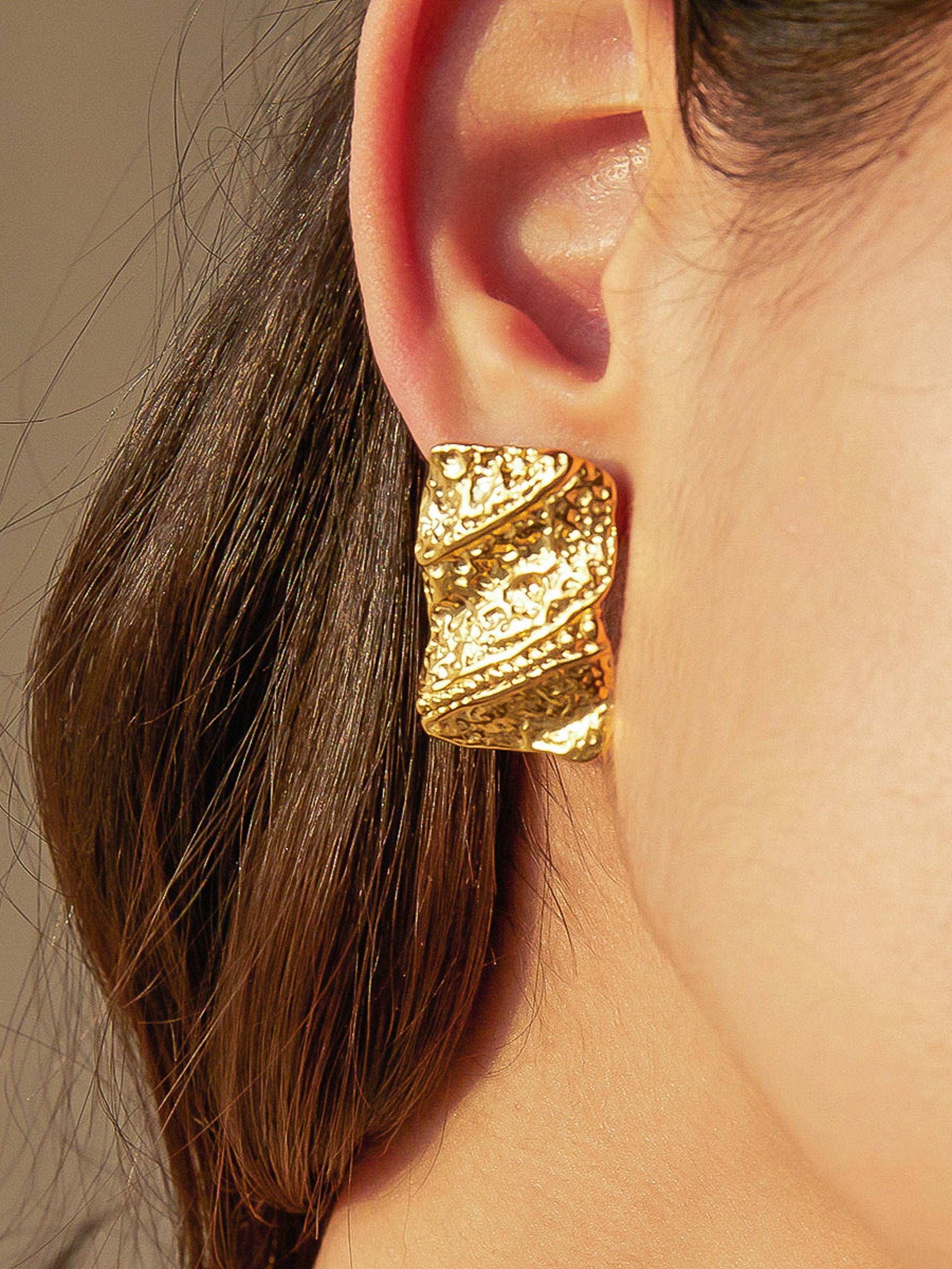 Bellezza 18K Gold Plated Non-Tarnish Rectangular Wavy Bold Stud: Yellow Gold