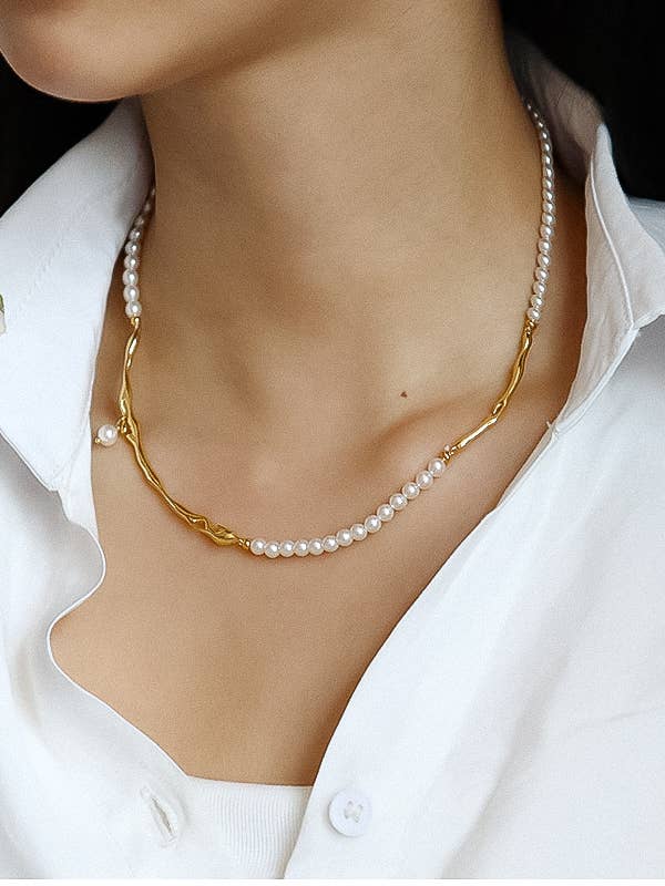 Maylis 18K Gold Plated Classic Pearl Necklace: Yellow Gold