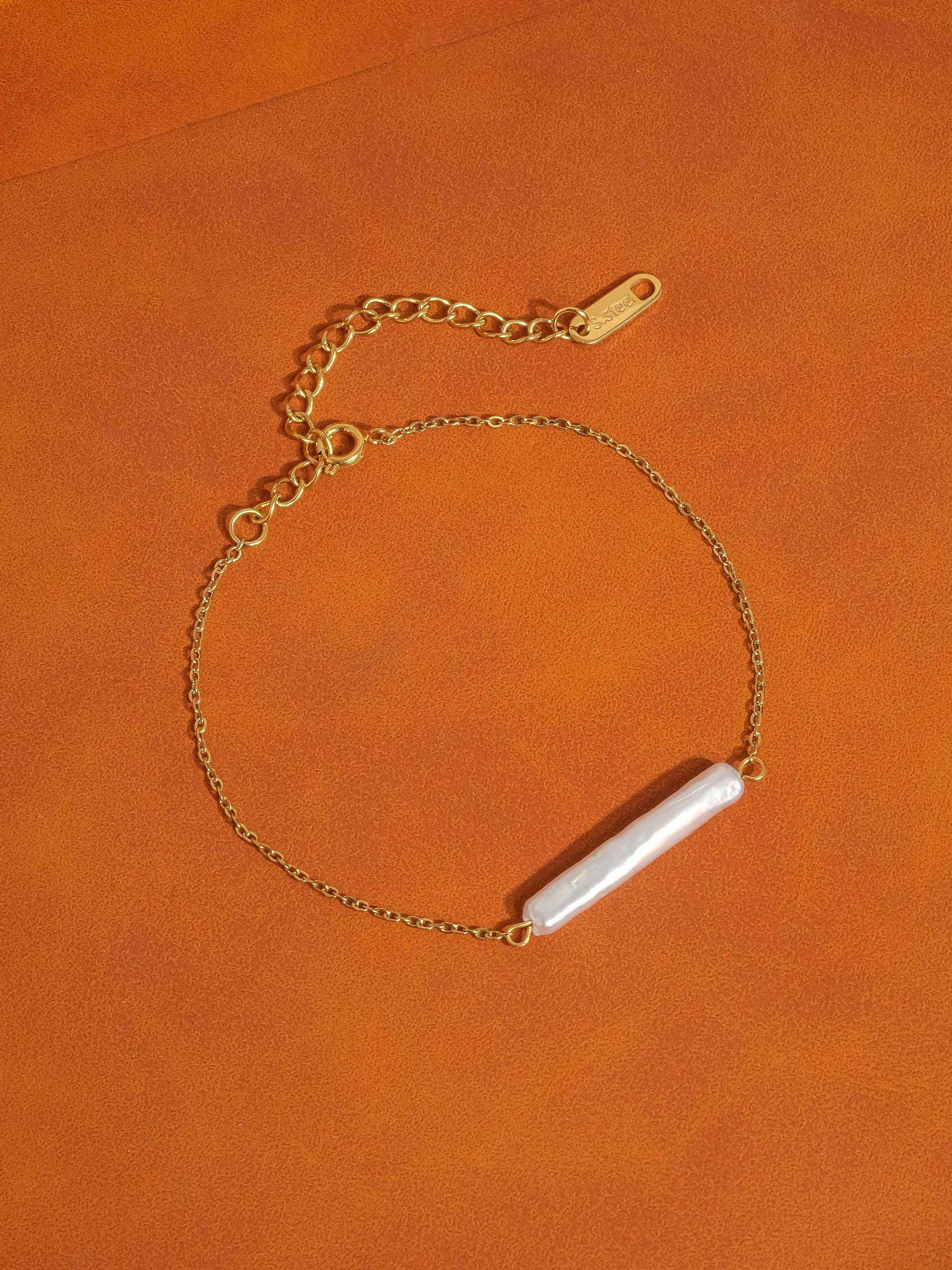 Ingrid 18K Gold Plated Non-Tarnish Freshwater Pearl Bracelet: Yellow Gold