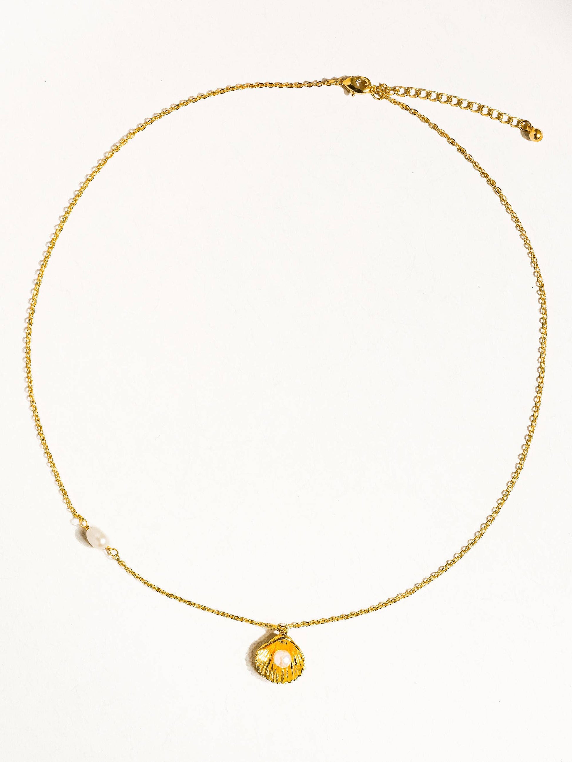 Daphne 18K Gold Plated Pearl Shell Necklace: Yellow Gold