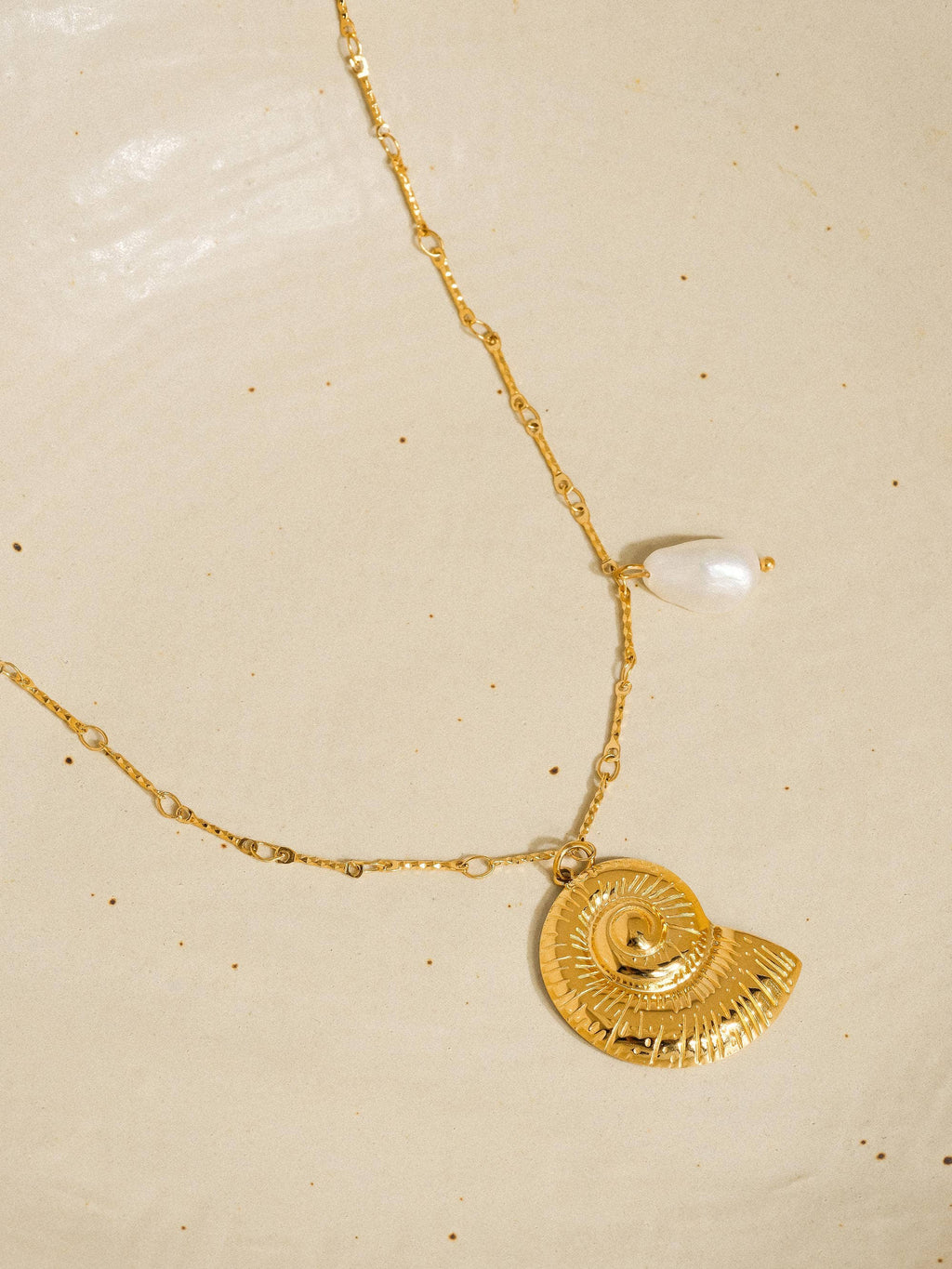 Viola 18K Gold Plated Non-Tarnish Statement Shell Pearl Necklace: Yellow Gold