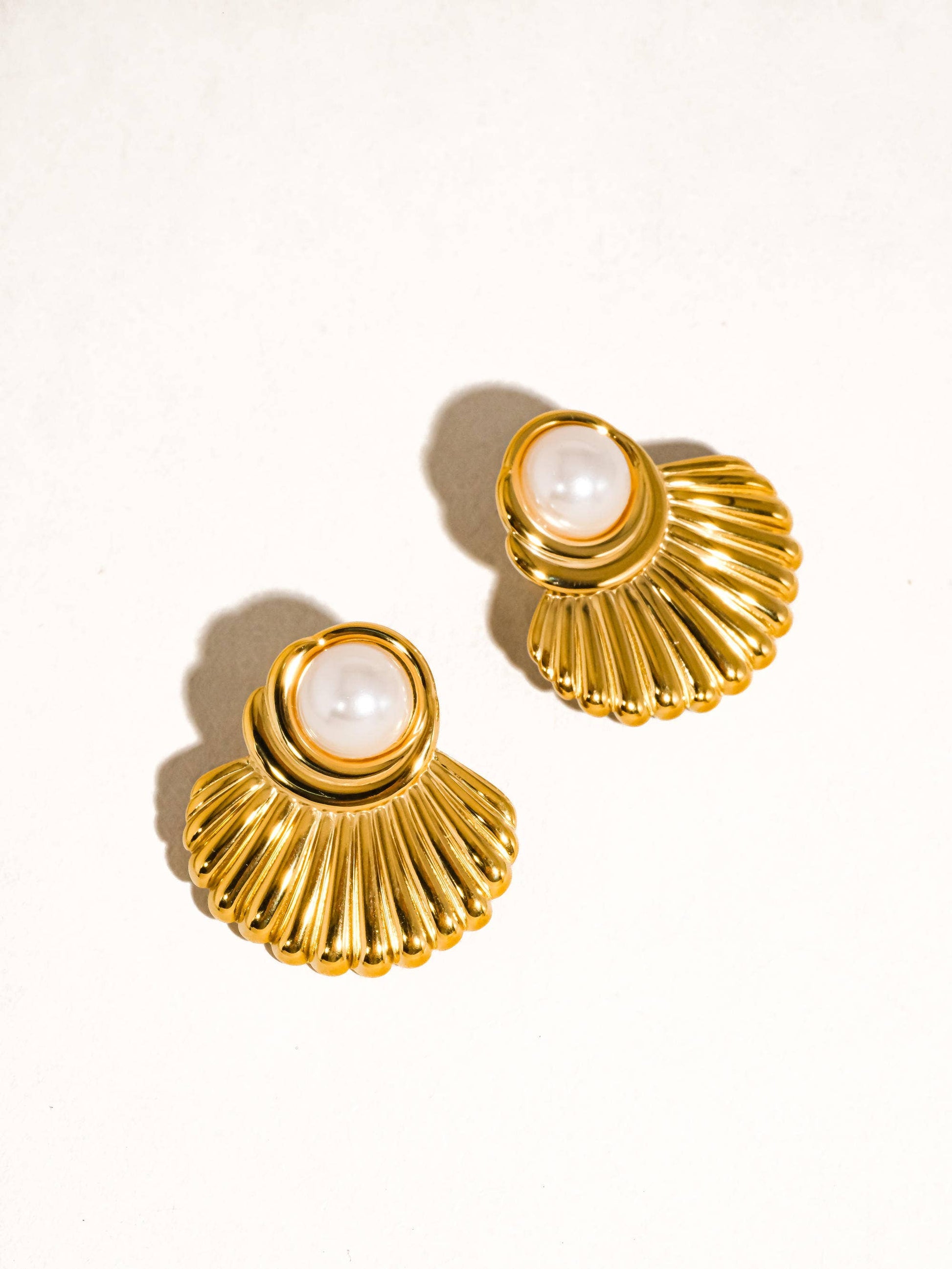 Lennox 18K Gold Plated Non-Tarnish Shell Earring: Yellow Gold