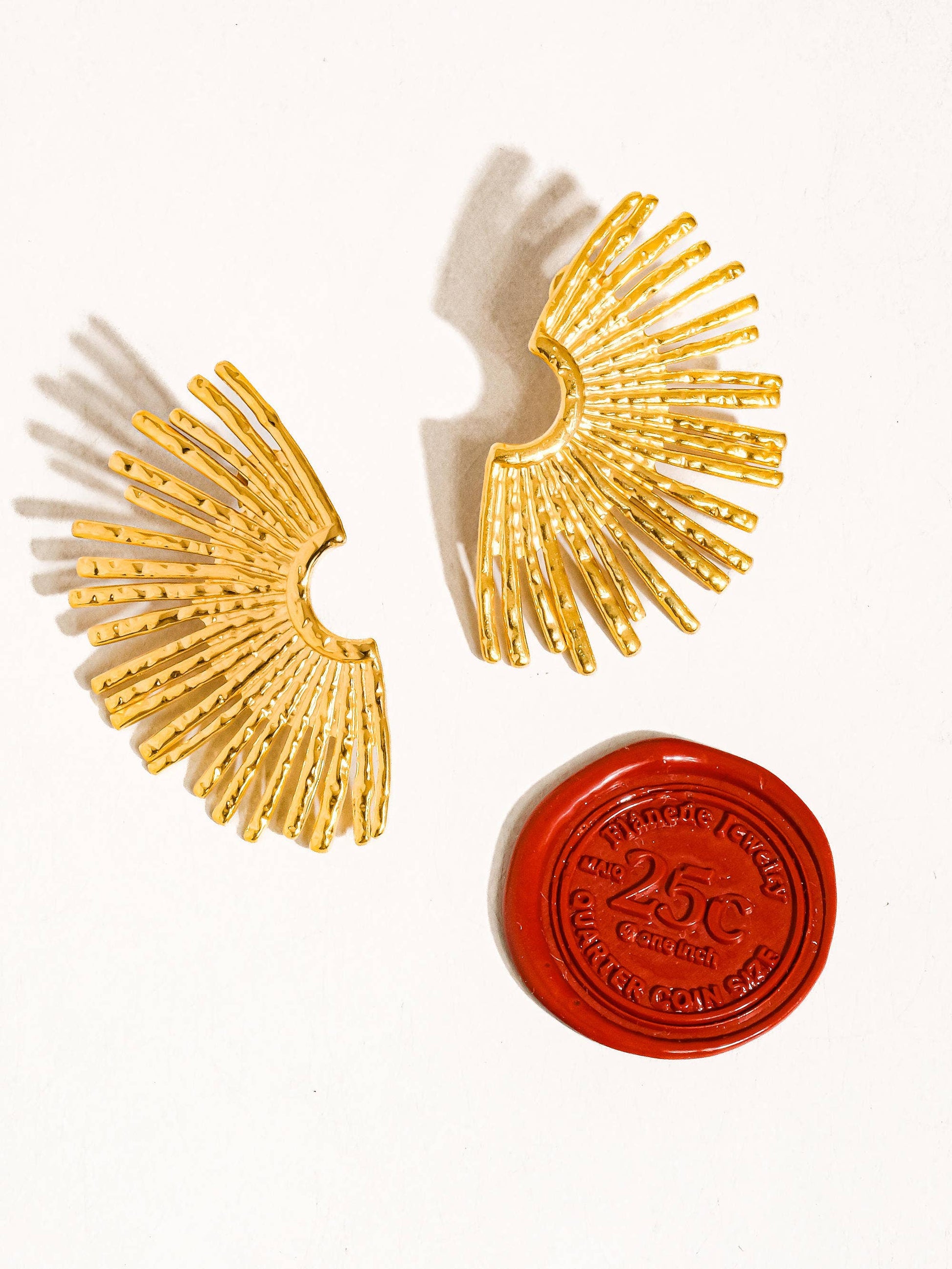 Bisous 18K Gold Plated Non-Tarnish Sunburst Earring: Yellow Gold