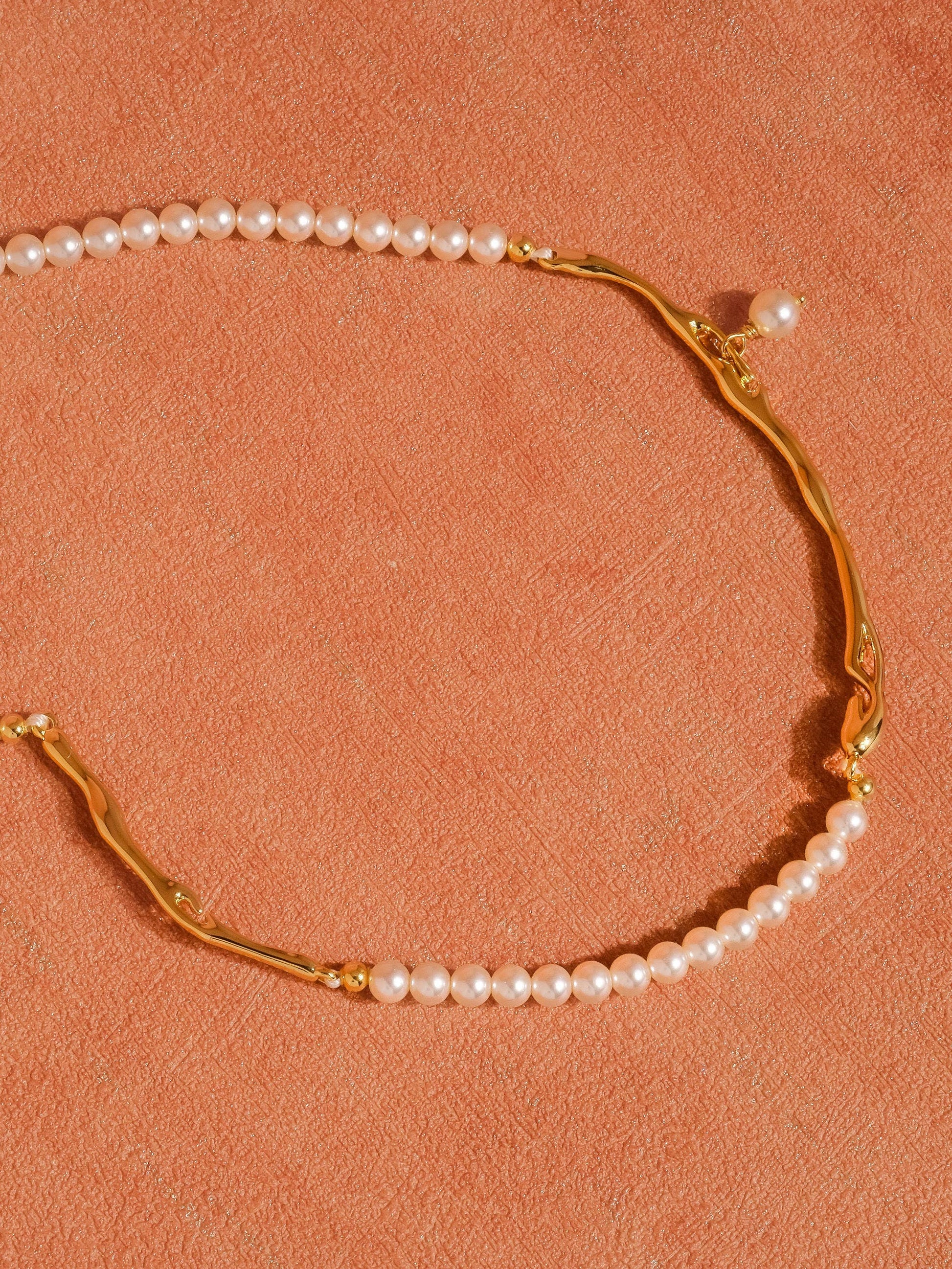 Maylis 18K Gold Plated Classic Pearl Necklace: Yellow Gold