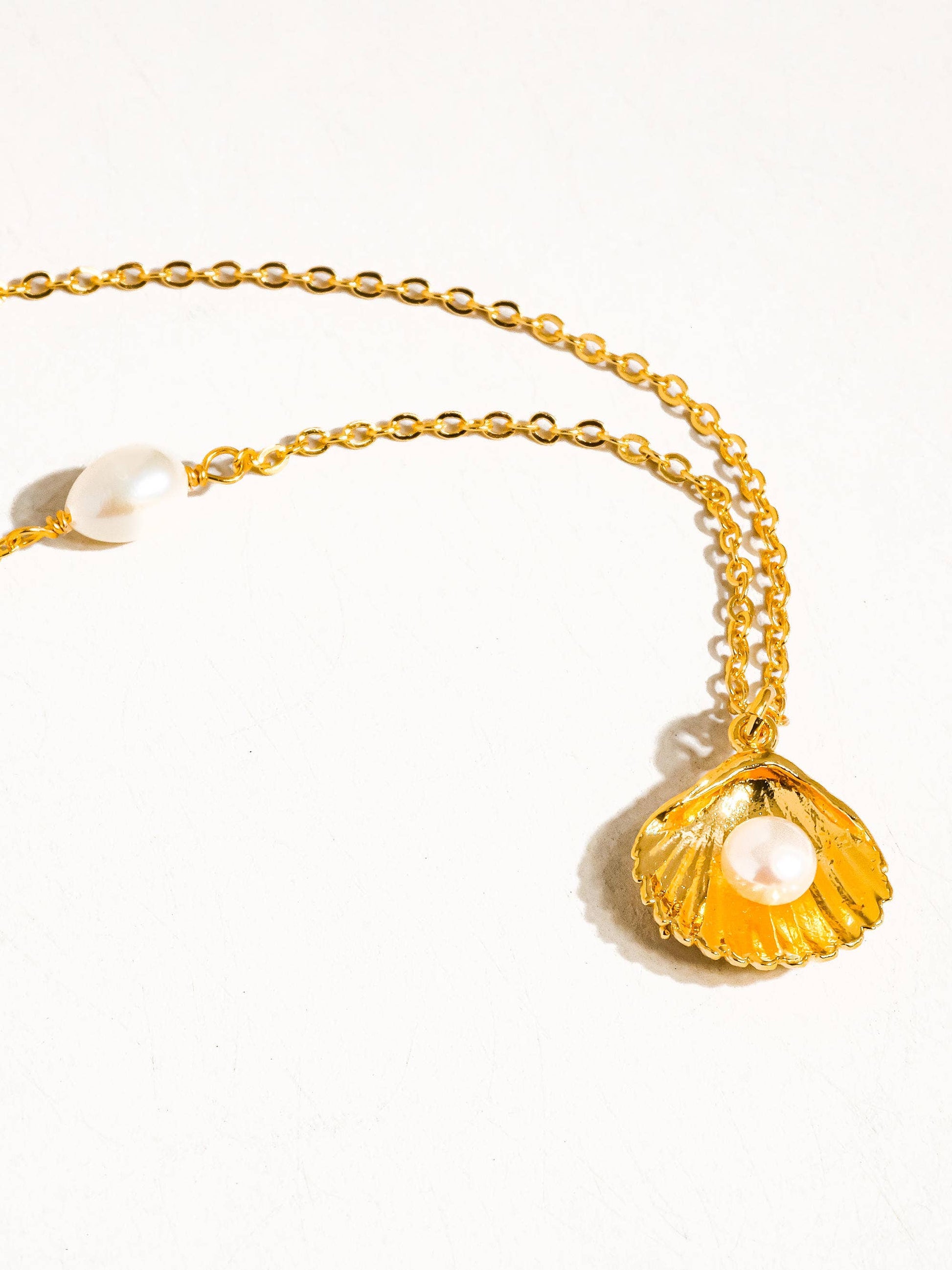Daphne 18K Gold Plated Pearl Shell Necklace: Yellow Gold