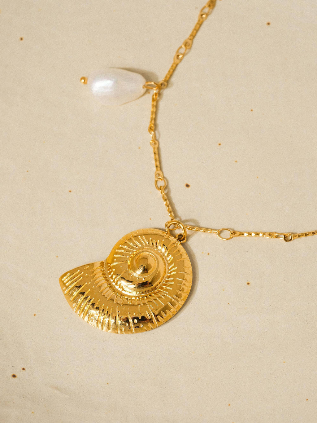 Viola 18K Gold Plated Non-Tarnish Statement Shell Pearl Necklace: Yellow Gold