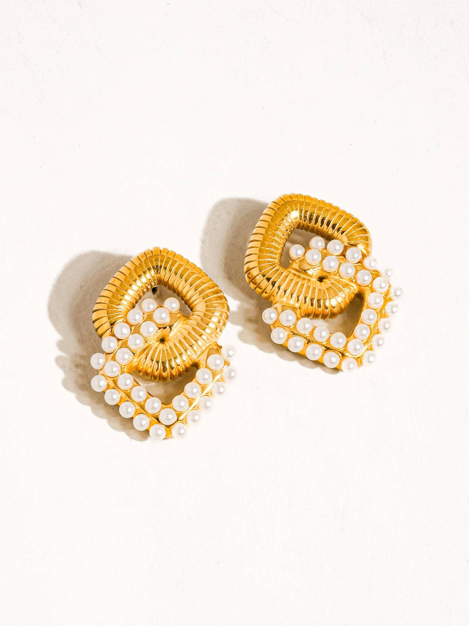 Cometa 18K Gold Plated Non-Tarnish Pearl Chain Earring: Yellow Gold