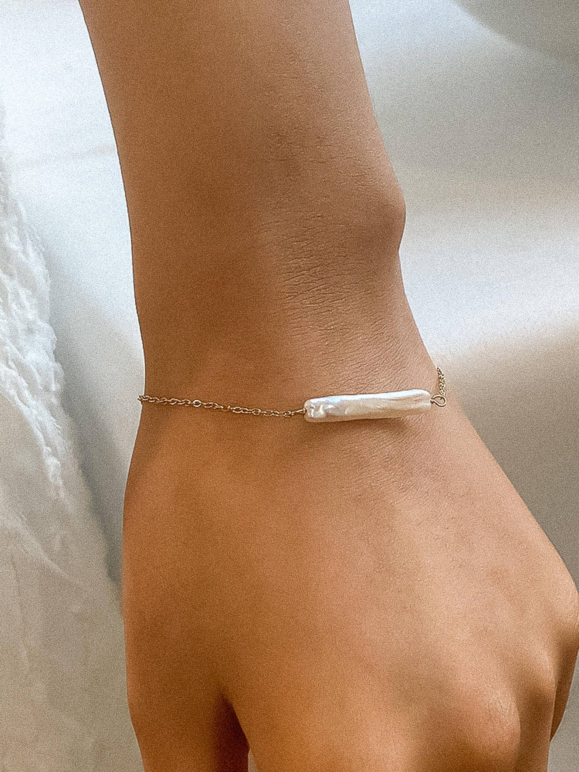 Ingrid 18K Gold Plated Non-Tarnish Freshwater Pearl Bracelet: Yellow Gold