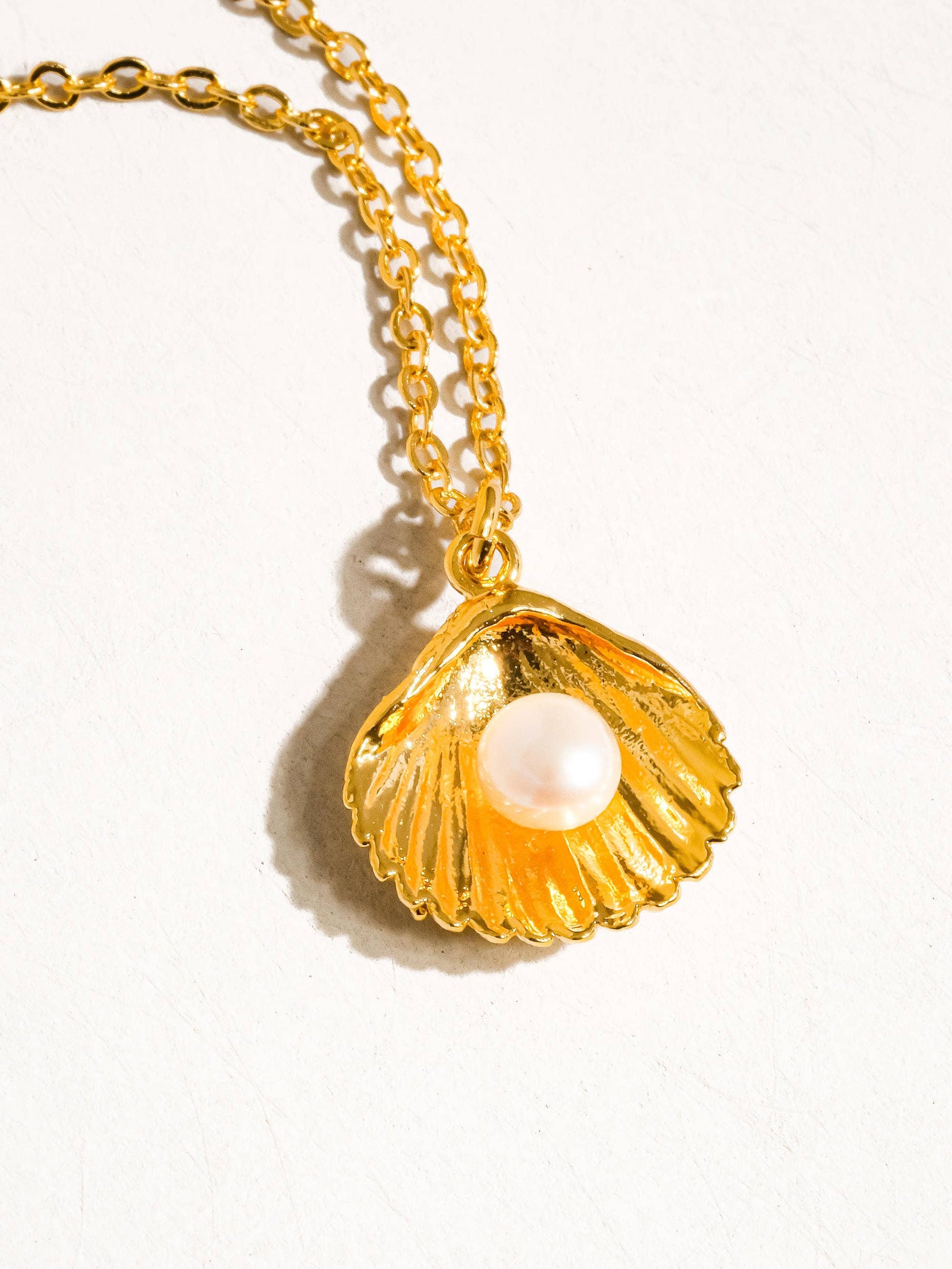 Daphne 18K Gold Plated Pearl Shell Necklace: Yellow Gold