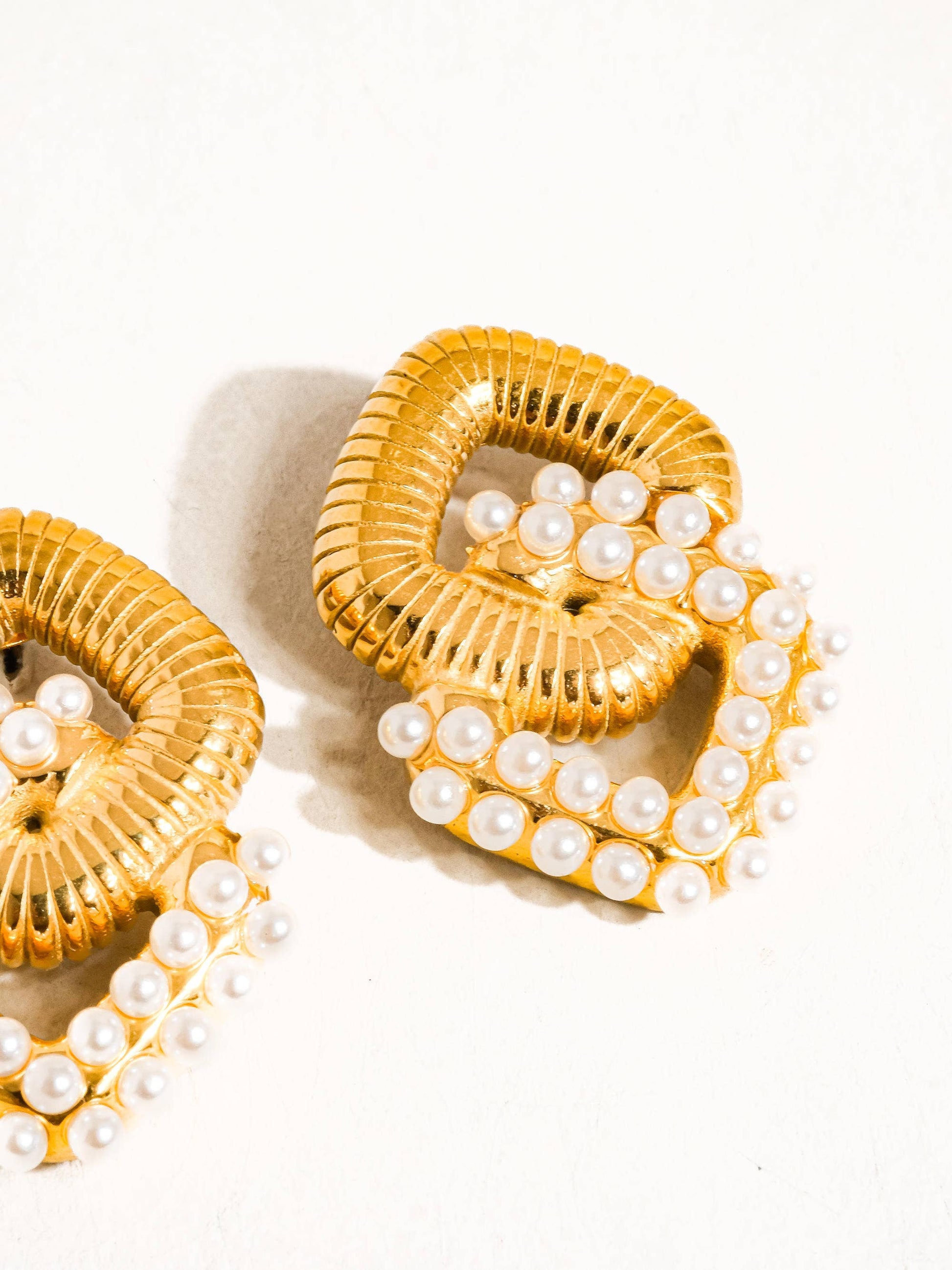 Cometa 18K Gold Plated Non-Tarnish Pearl Chain Earring: Yellow Gold