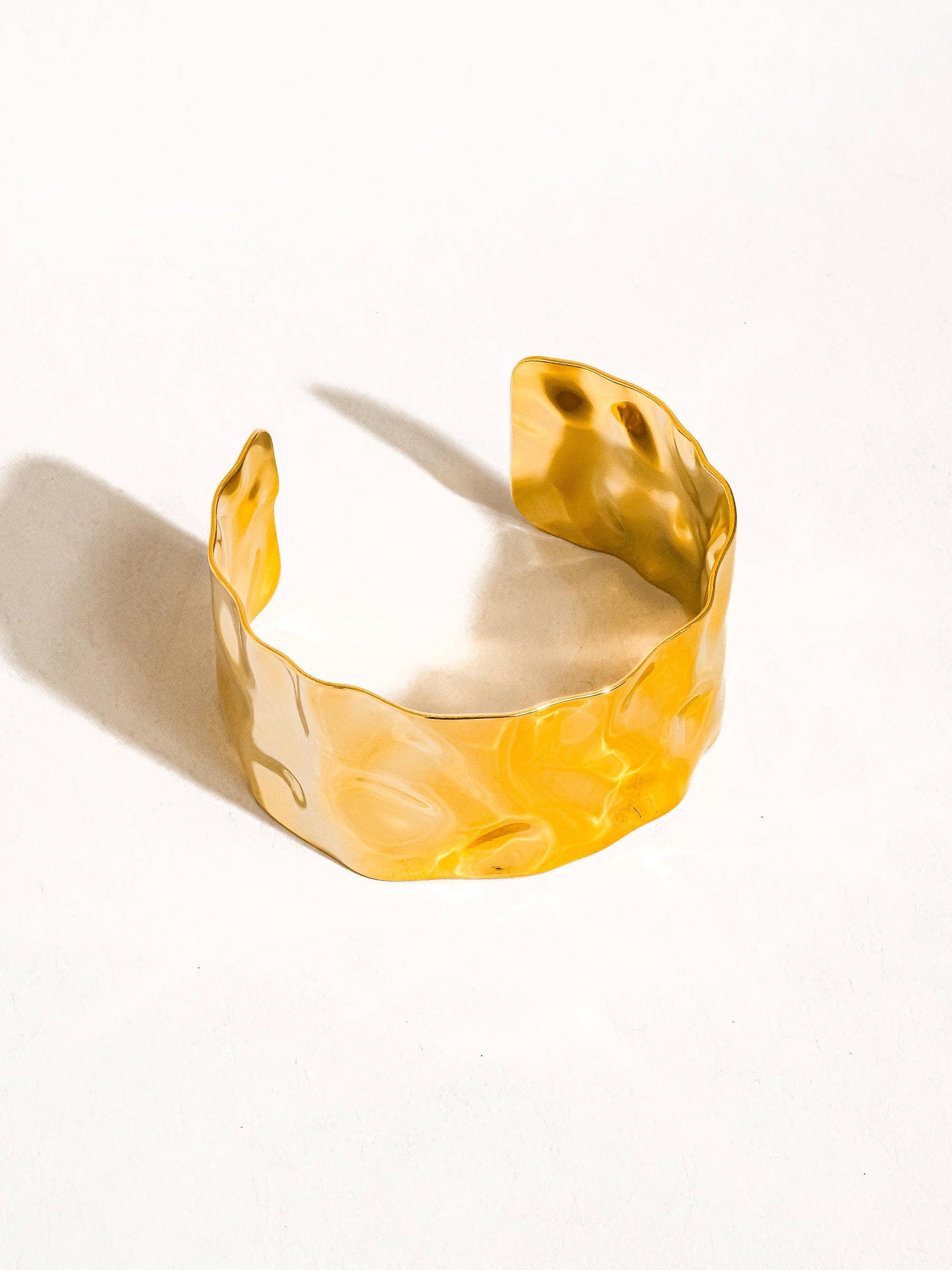 Baiser 18K Gold Plated Non-Tarnish Glam Bold Bangle: Yellow Gold