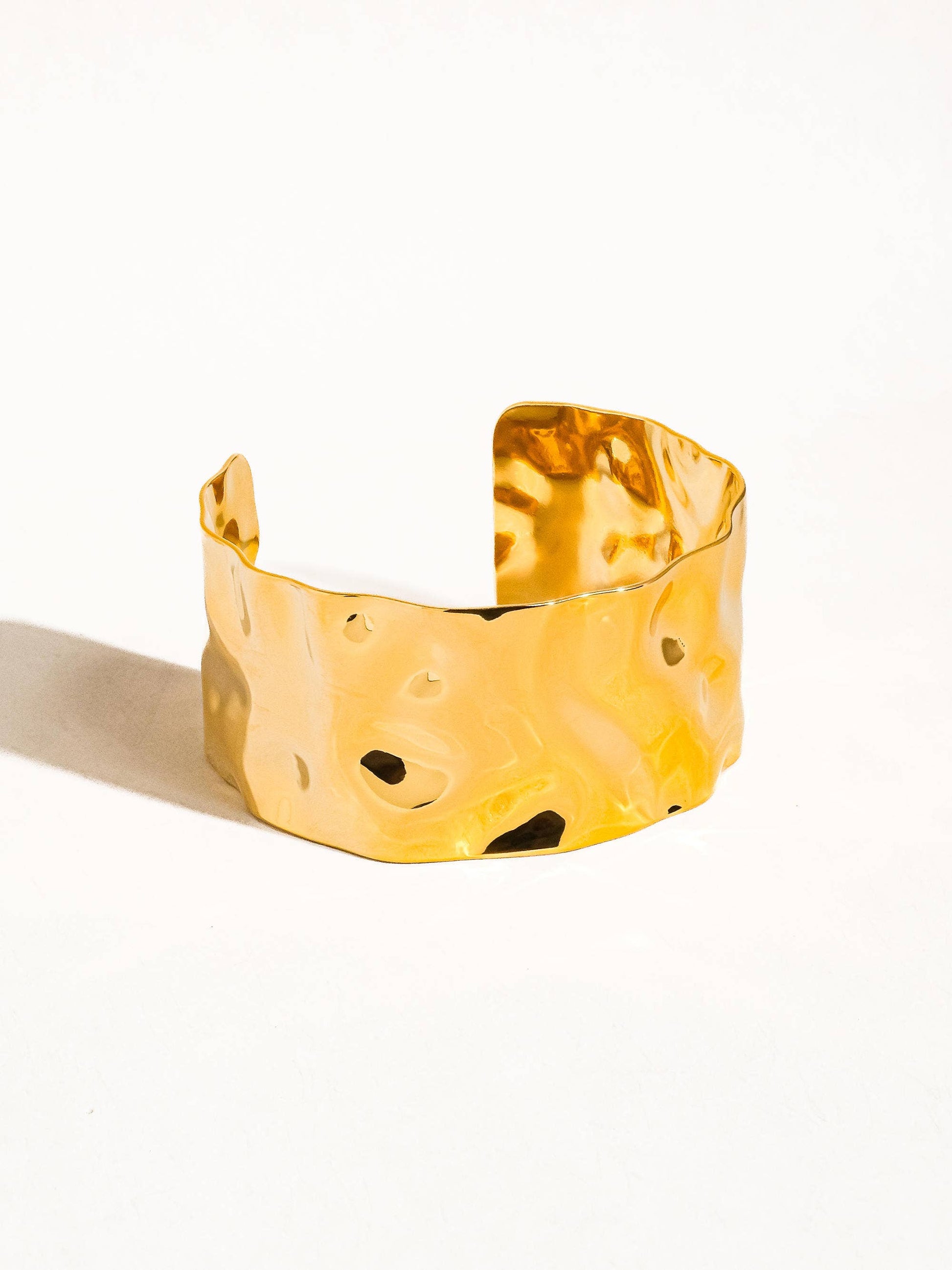 Baiser 18K Gold Plated Non-Tarnish Glam Bold Bangle: Yellow Gold