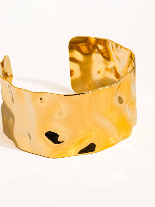 Baiser 18K Gold Plated Non-Tarnish Glam Bold Bangle: Yellow Gold